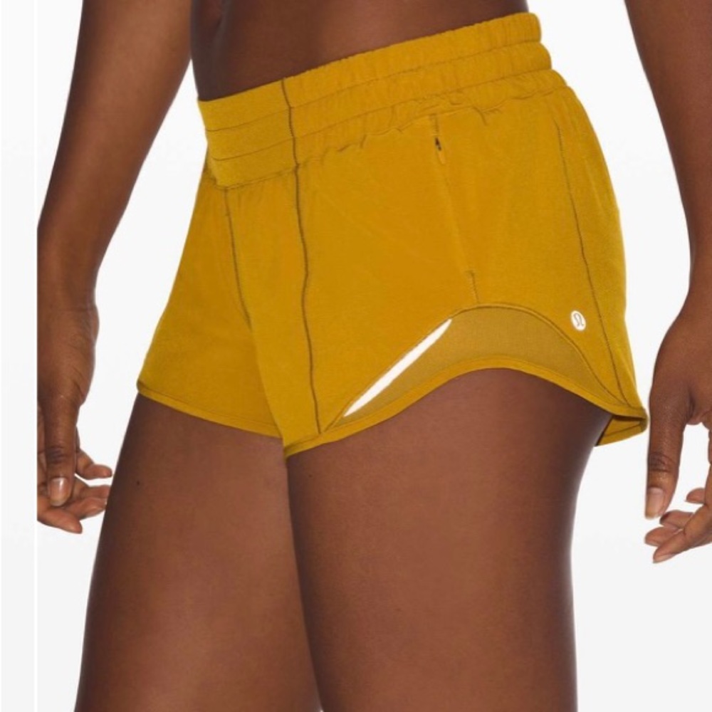 Lululemon Hotty Hot Short II *2.5"
Fools Gold NWT